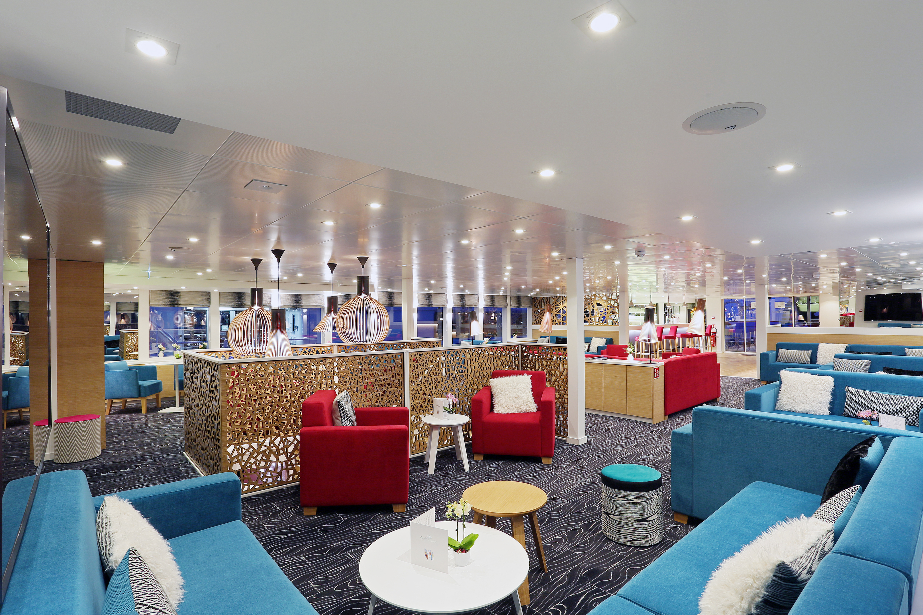 CroisiEurope MS Elbe Princesse Lounge Bar 2.jpg